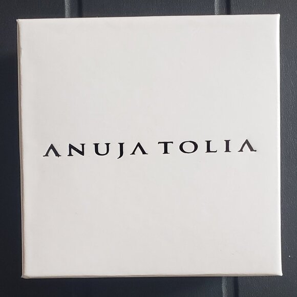 Anuja Tolia Gold Tone Crystal Stones Ring NEW with tags and Gift Box - Picture 2 of 6